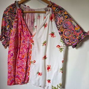 LIKE NEW BOHO FLORAL TOP SIZE MEDIUM